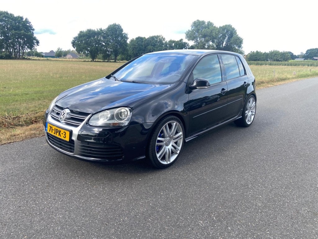 Volkswagen Golf R32