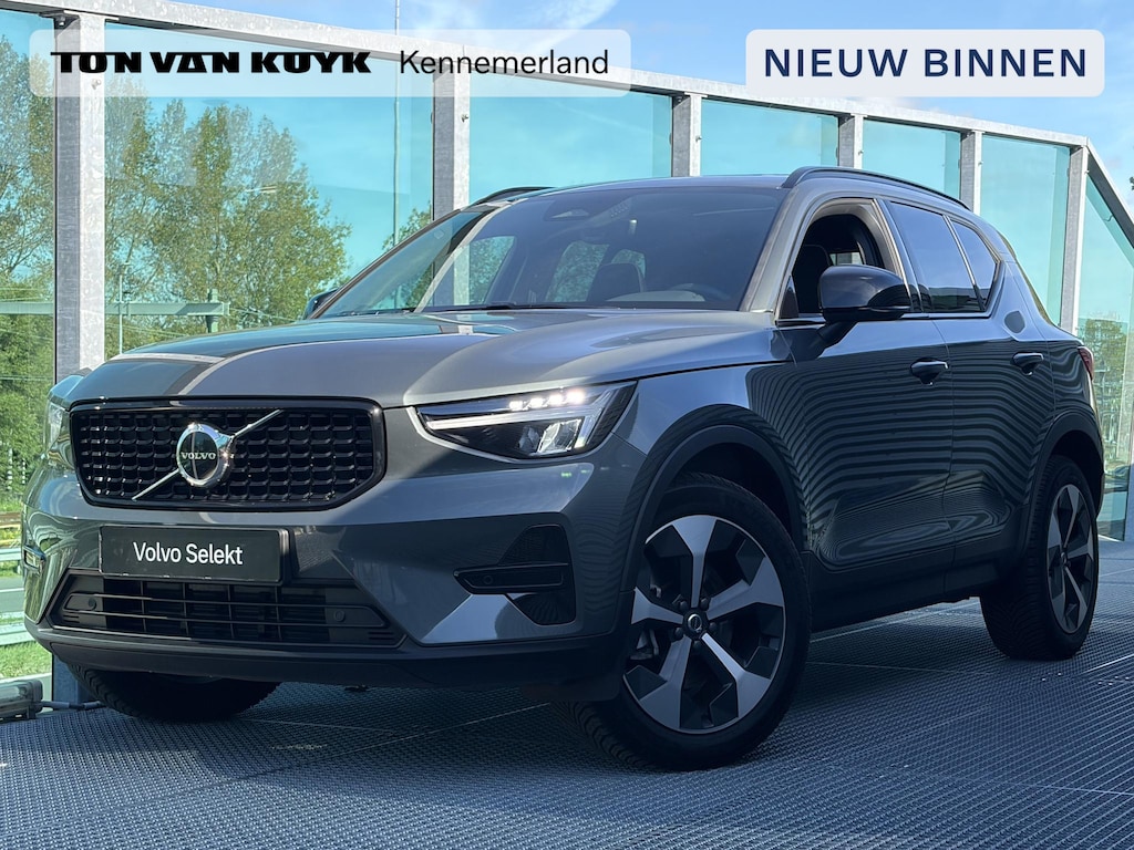Volvo XC40 2.0 B4 Plus Dark Mild hybrid, Automaat, Panoramadak, 19 inch wielen met all-season banden, Trekhaak semi elektrisch, Stoelverwarming, Stuurverwarming, Elektrische stoelen, Leder-nubuck bekleding