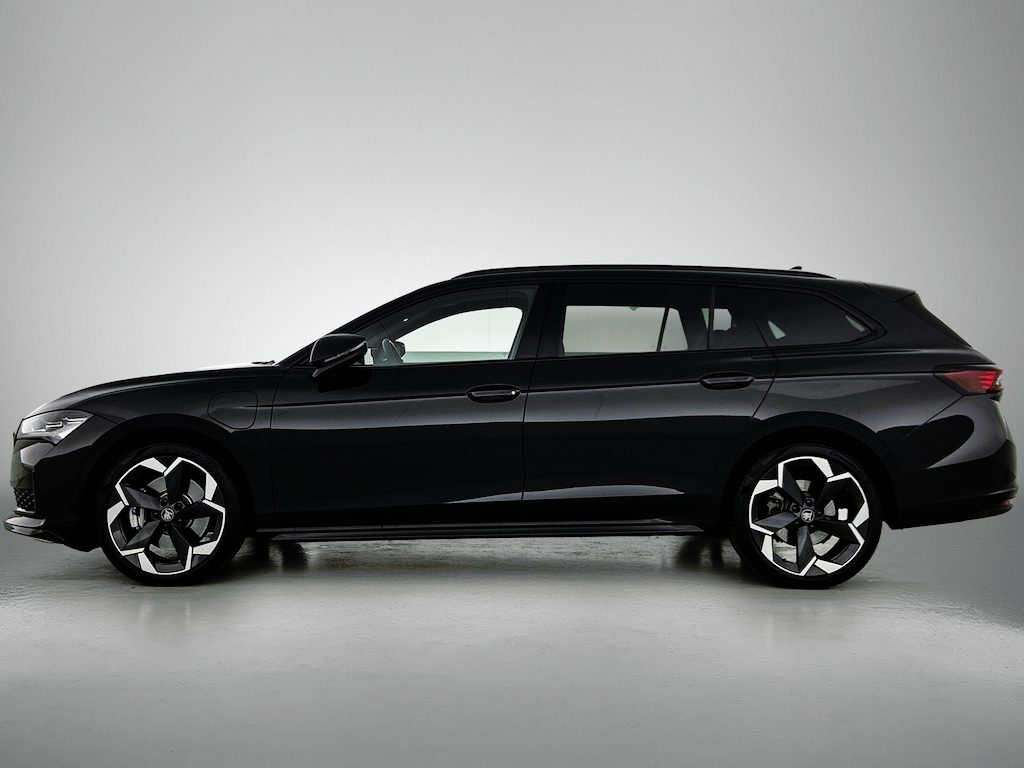 Skoda Superb Combi 1.5 TSI PHEV Sportline Business | Trekhaak | Leder | Canton | DCC |
