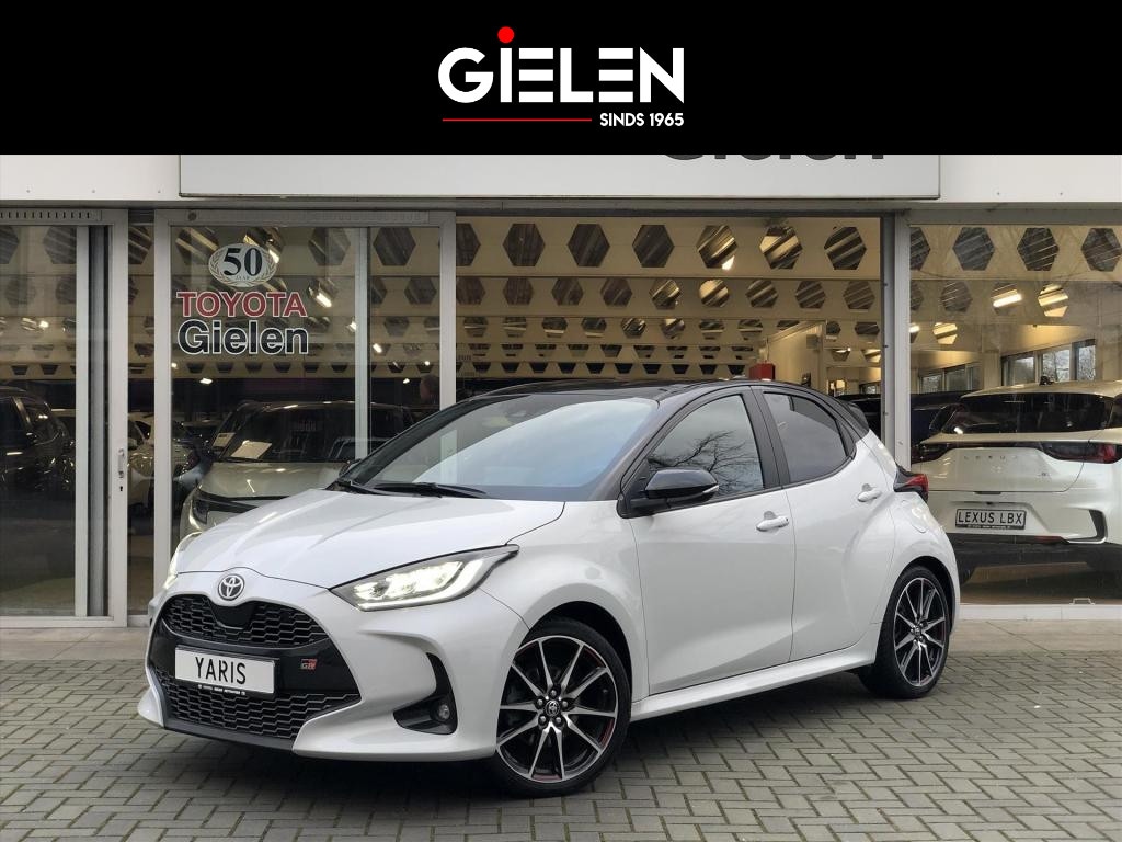 Toyota Yaris 1.5 Hybrid GR Sport | JBL, Dodehoekherkenning, Stoelverwarming, Smart connect, Dynamic Grey, Keyless, CarPlay, Half Leer