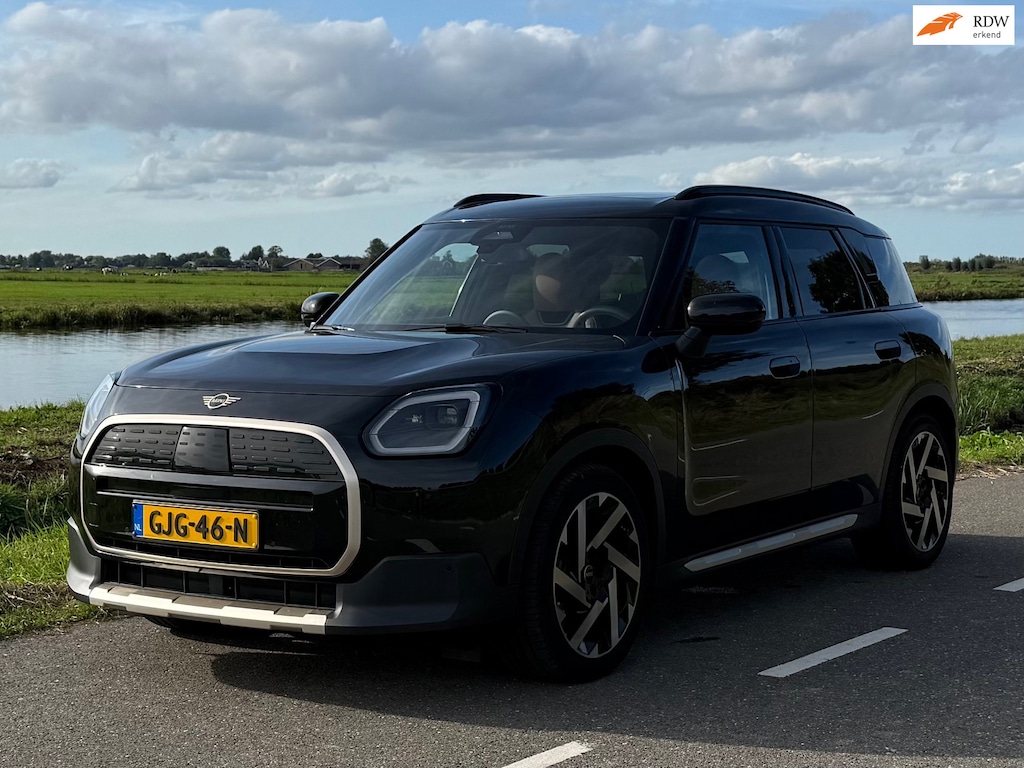 MINI Countryman E Favoured M 66.5 kWh PANO/HIFI/Leder/stuurvwerw./etc!