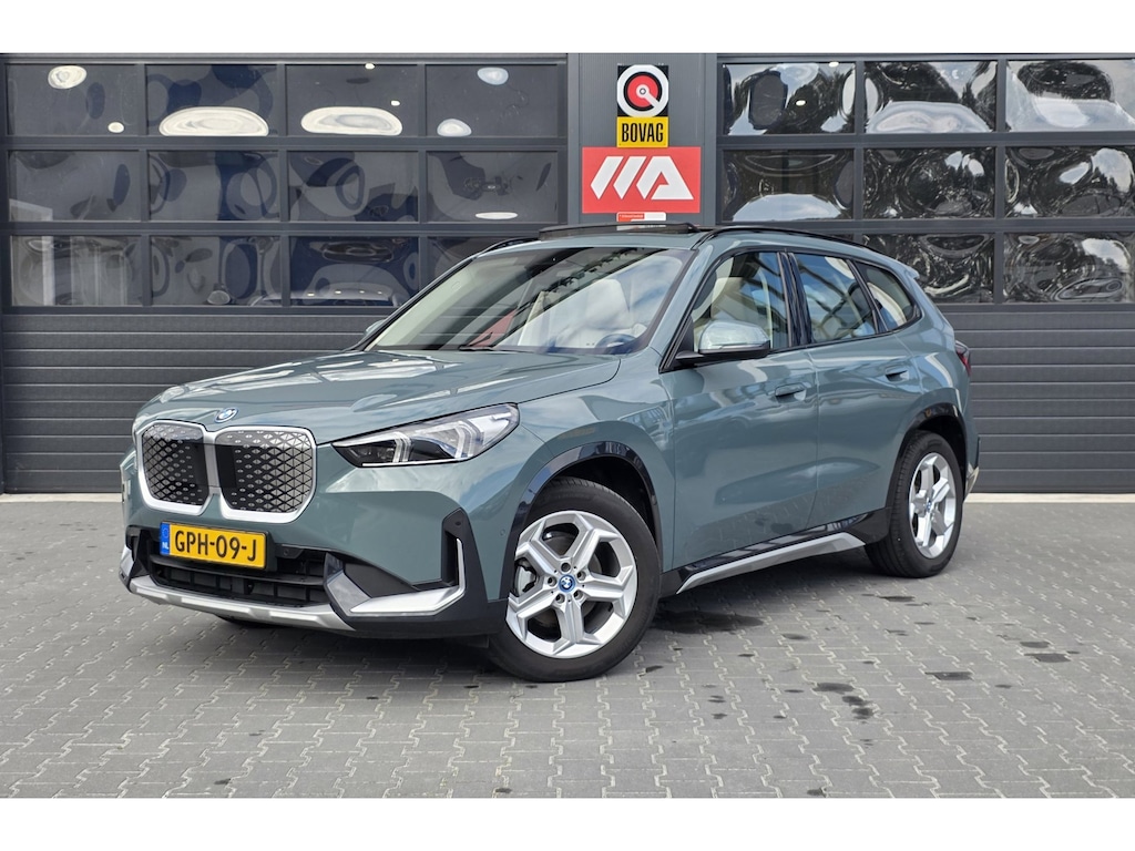 BMW iX1 EDrive20 67 kWh | NAP | 100% SOH | PANO | LEDER | TREKHAAK