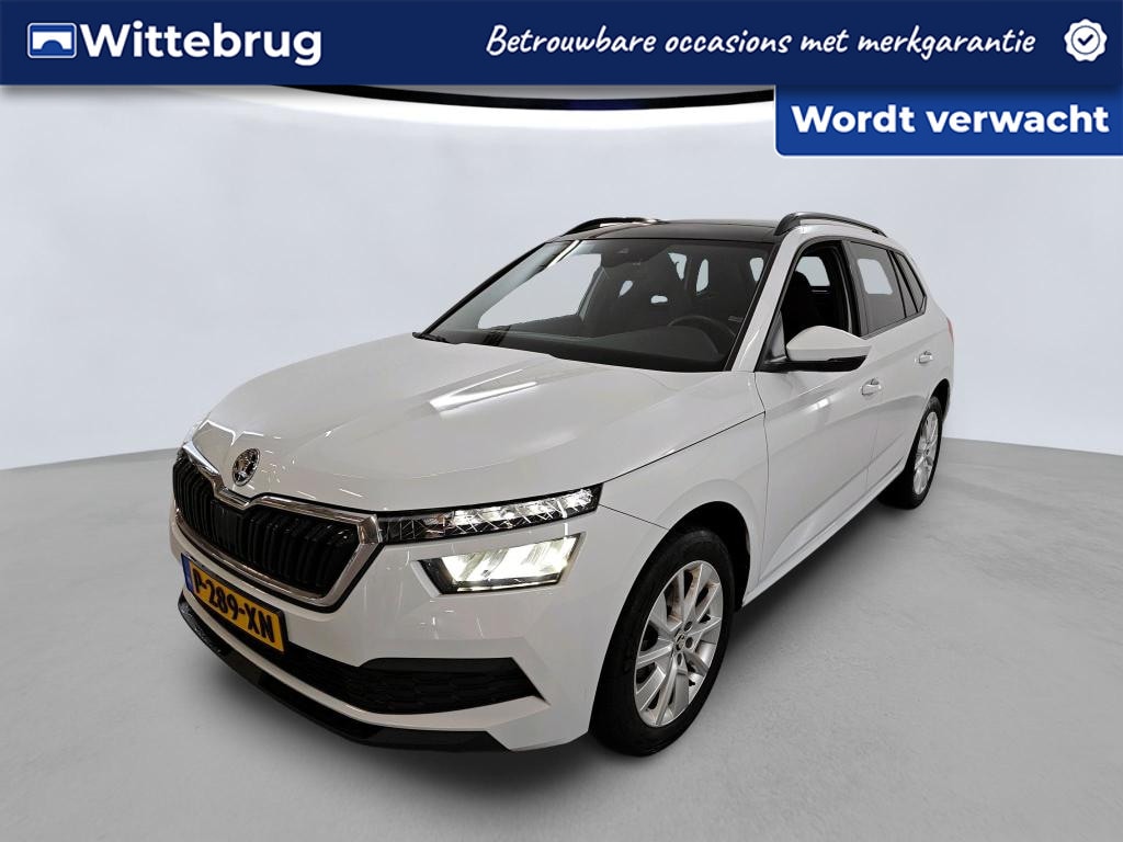 Skoda Kamiq 1.0 TSI 110pk Sport Business / Panorama dak / Navigatie by APP / LM 17 inch / Camera / LED /
