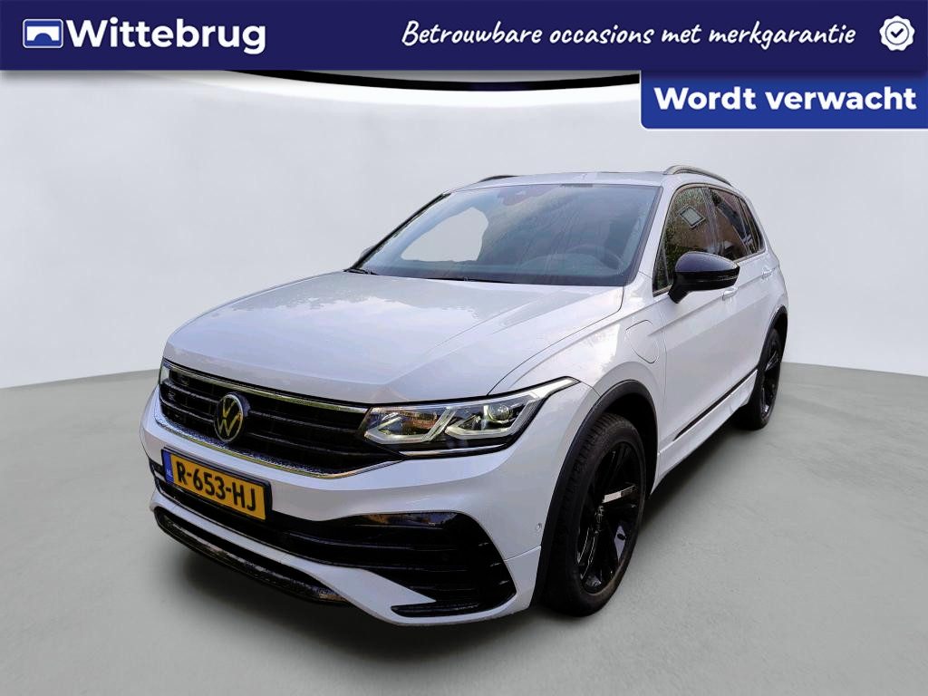 Volkswagen Tiguan 1.4 TSI 245pk eHybrid R-Line Business+ DSG Automaat / Panorama schuifk dak / Navigatie / Matrix LED / LM 19 inch / Wegkl trekhaak