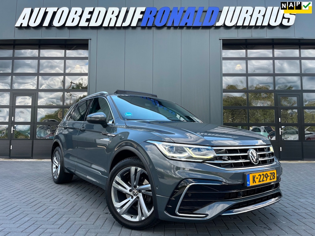 Volkswagen Tiguan 1.5 TSI R-Line Business+ NL.Auto/Panoramadak/Trekhaak/20Inch/Camera/Alcantara/IQ Light/1Ste Eigenaar!!