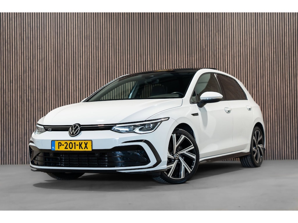 Volkswagen Golf 1.5 eTSI R-line 2021 DSG Pano IQ Carplay Camera