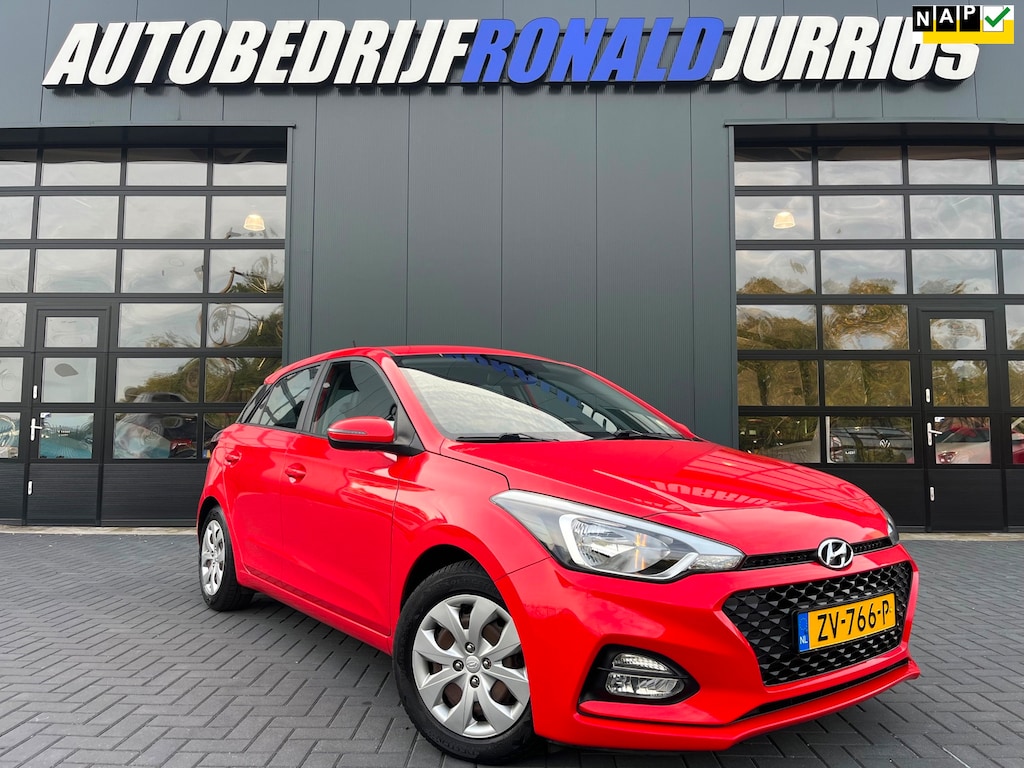 Hyundai i20 1.0 T-GDI Comfort 100PK/Camera/Leder/Carplay/Navigatie/Clima/Cruise/Trekhaak/2De Eigenaar/Nieuwstaat !!