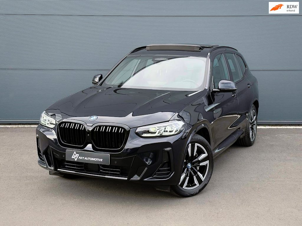 BMW iX3 Executive 80 kWh M Sport [SOH 98,8%] Pano,Pilot assist,Elek stoelen,Achteruitrijcamera,Dodehoekdetectie,Dealer onderhouden