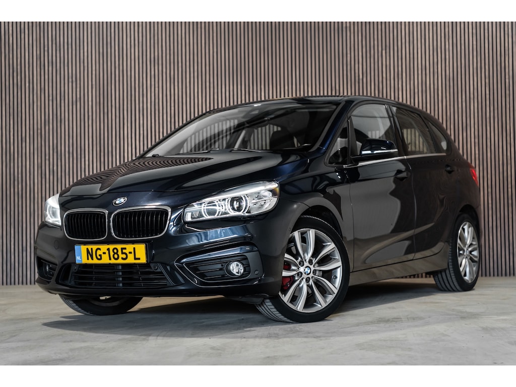 BMW 2-Serie Active Tourer 220i Leder PDC Automaat Stoelverwarming