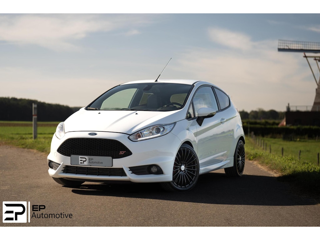 Ford Fiesta 1.6 ST2|Camera|Stoelverwarming|Recaro|Clima|17"|