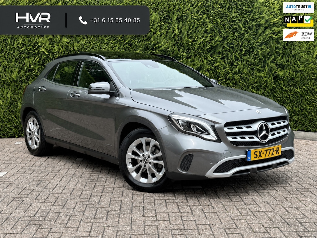 Mercedes-Benz GLA 180 | Business Solution + Ltd | Pano | Stoelverwarming | Camera | Keyless