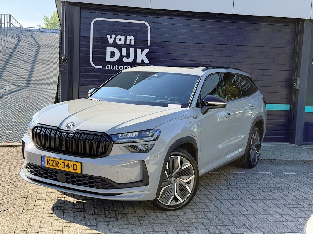 Skoda Kodiaq 1.5 TSI PHEV Sportline Panoramadak 20 inch velgen Head Up display Adaptive cruise Navigatie Sportstoelen 360 camera Full LED