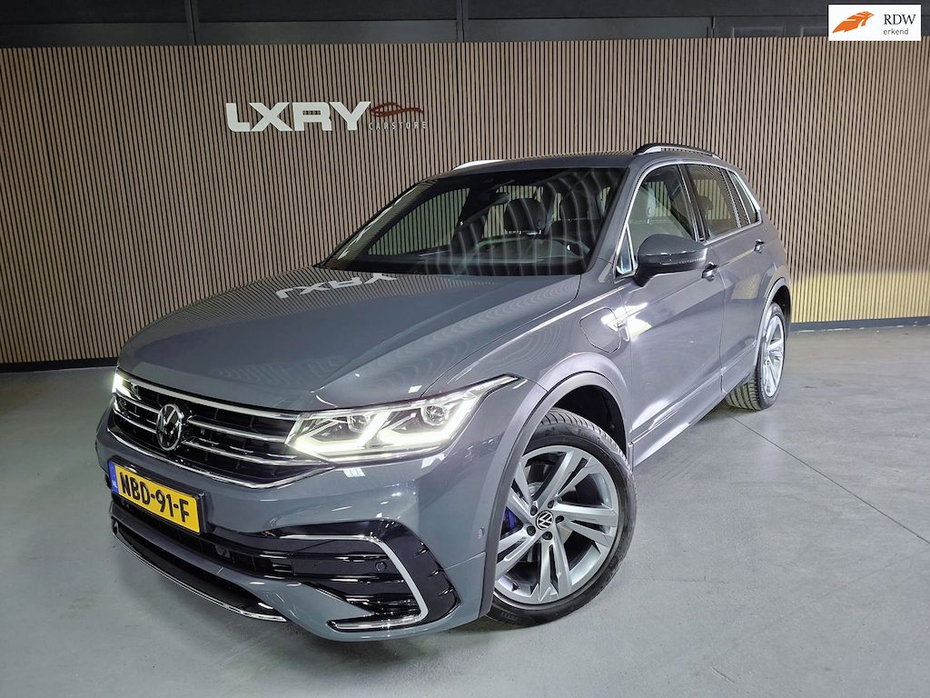 Volkswagen Tiguan 1.4 TSI eHybrid R-Line Business+ | Navi | IQ Light | Pano | Camera | Stoelverwarming |