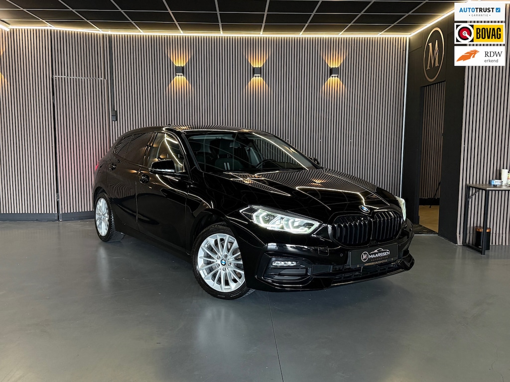 BMW 1-Serie 118i Executive Edition |Digtale Dash|Automaat|Apple Carplay|Keyless|Camera