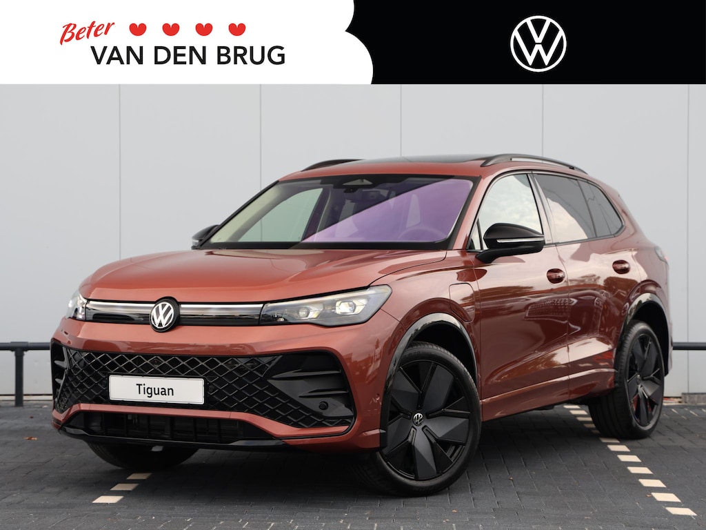Volkswagen Tiguan Edition 20 1.5 eHybrid 204 PK | R-Line exterieur | 20" inch velgen | Navigatie | Panoramadak | Trekhaak |