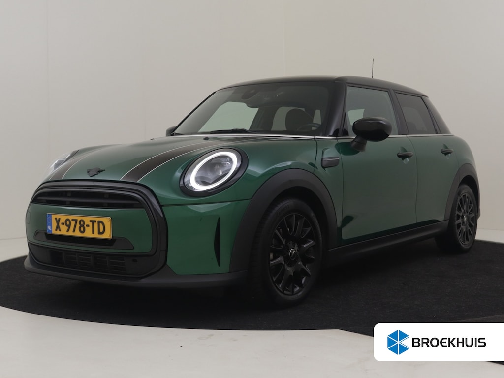 MINI Cooper 5-Deurs 1.5 Camden Edition Automaat | Climate control | Cruise control | Navigatie | Parkeersensoren | App Connect | LED | DAB | 16"LMV