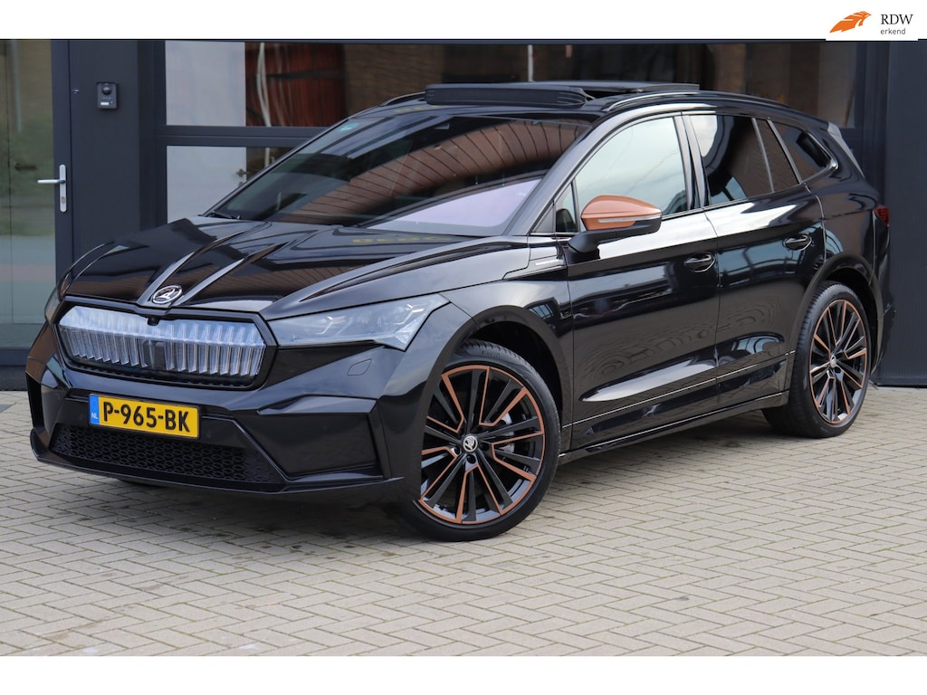 Skoda Enyaq iV 80 Founders Edition Black | SOH 91,5% | NAP | eerste Eigenaar | 360 Camera | Stuur/Stoel Verwarming V+A | Cruise