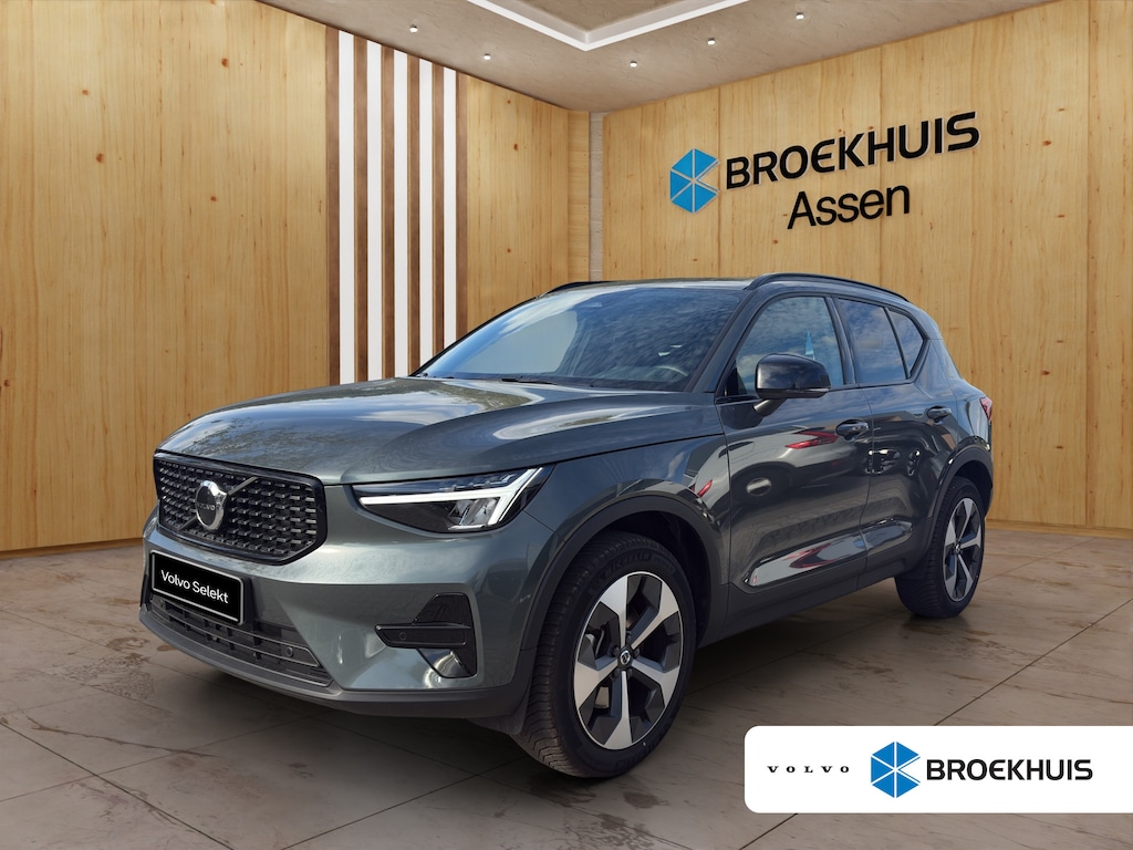 Volvo XC40 2.0 B4 Plus Dark | Harman Kardon | Stoel + Stuur Verwarming | Trekhaak | Camera | Keyless Start / Entry |