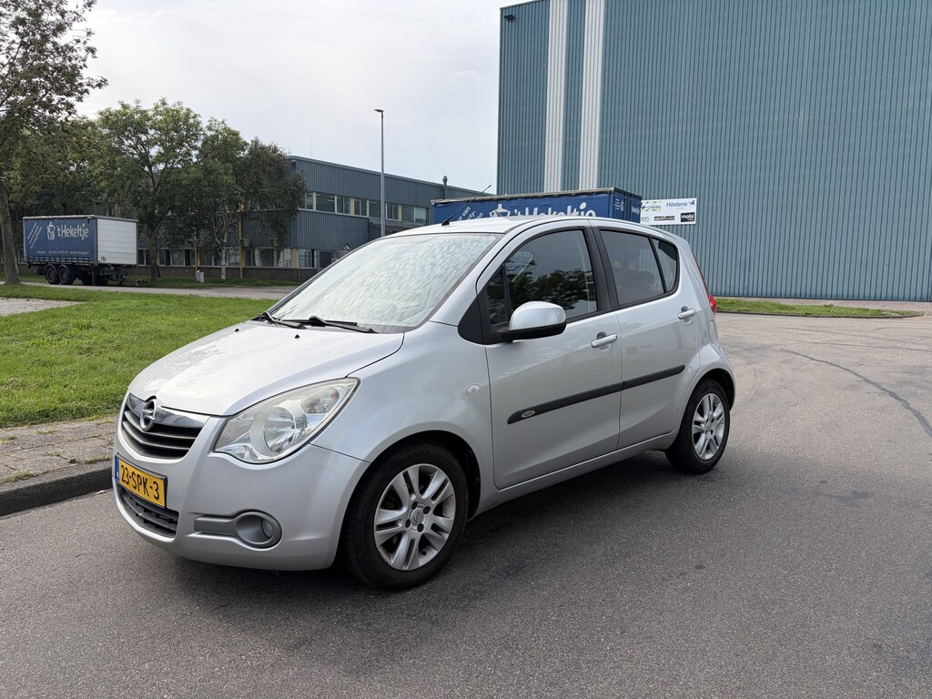 Opel Agila 1.0i Edition 68 PK. Zuinige en zeer betrouwbare auto van de tweede eigenaar !!!