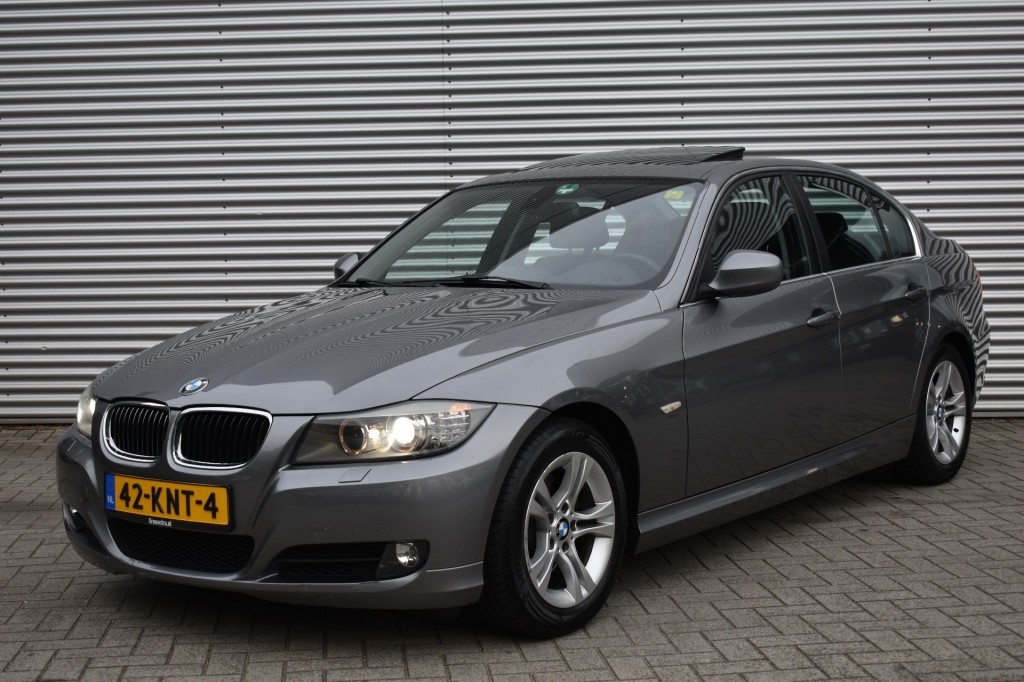 BMW 3-Serie 325I BUSINESS LINE  / SCHUIF/KANTELDAK / SPORTSTOELEN / NAVI / NL-AUTO /
