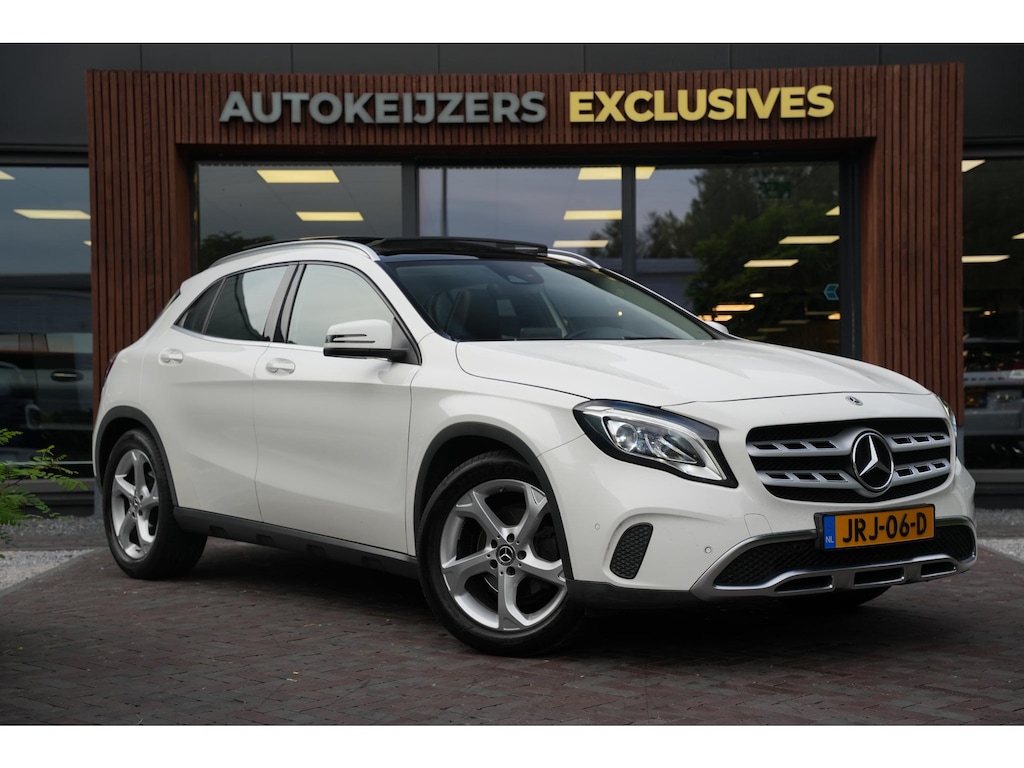 Mercedes-Benz GLA 180 Business Solution Pano Led
