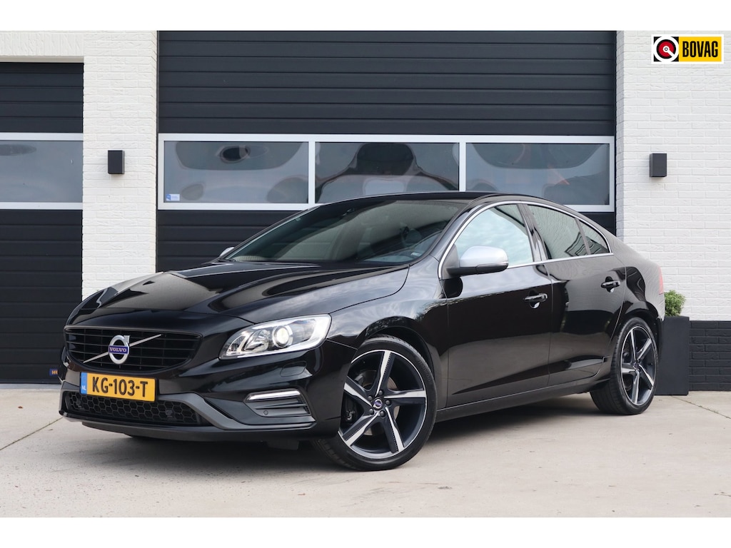 Volvo S60 2.0 T6 306pk R-Design - 19 inch - Sportstoelen - Camera - Trekhaak - Distributie vervangen - Stuur + Stoel verwarming