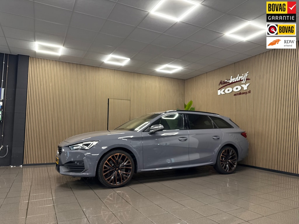 CUPRA Leon Sportstourer 1.4 e-Hybrid VZ Business * Panoramadak / Carplay / Stoel-Stuurverwarming / Camera *