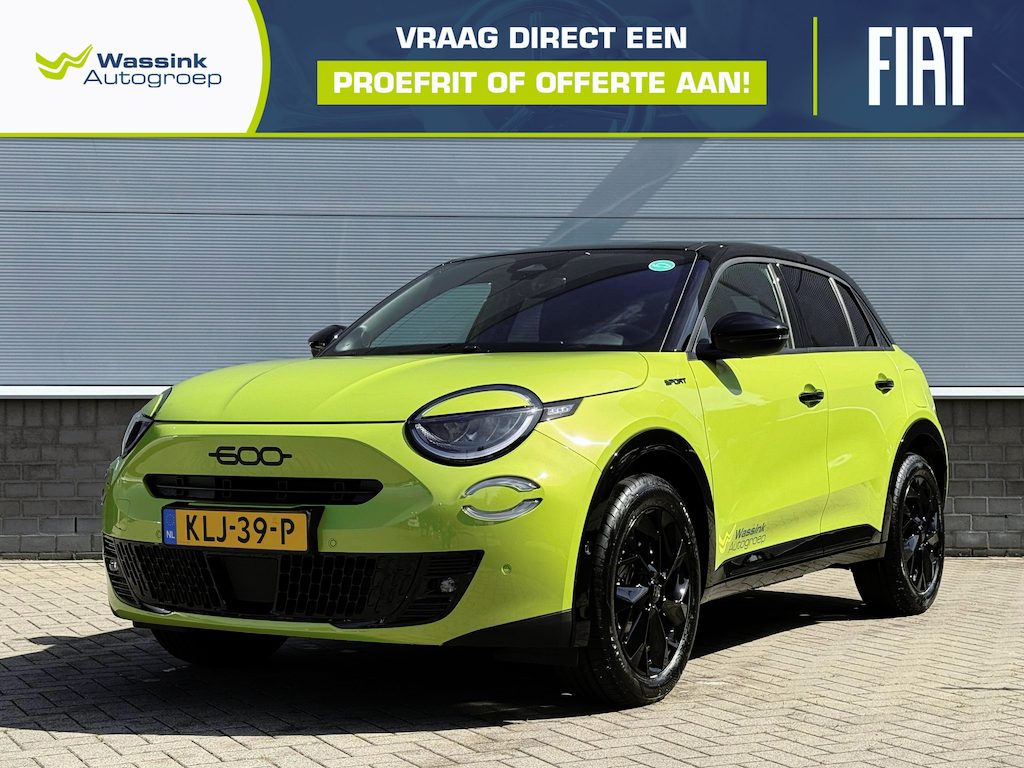 Fiat 600 600e Sport 54 kWh | Navigatie | Zwart Dak | Camera