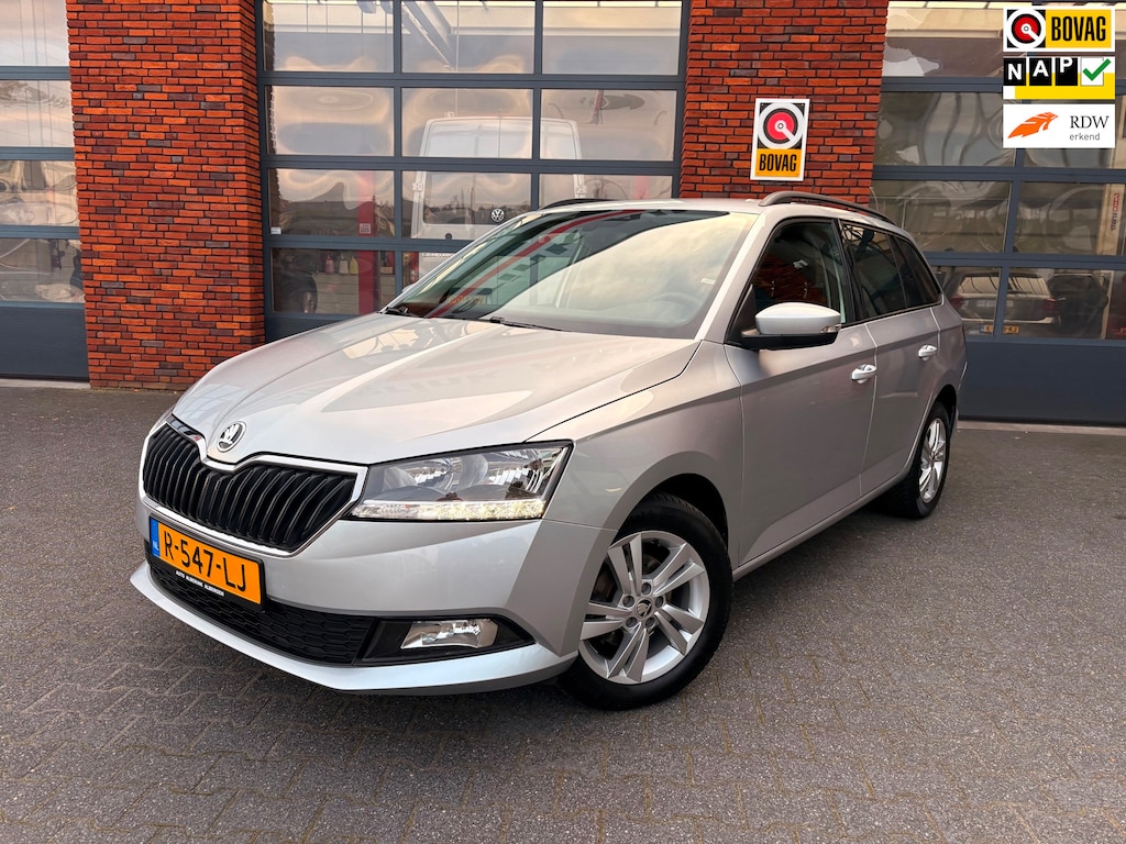 Skoda Fabia Combi 1.0 TSI Ambition | Cruise control | Regen en Lichtsensor| Apple Carplay | All Season banden