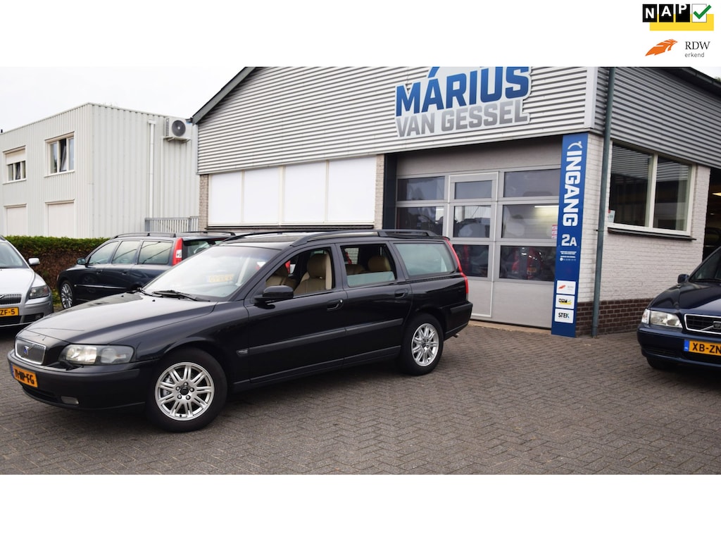 Volvo V70 2.4 black sapphire pearl 140 pk