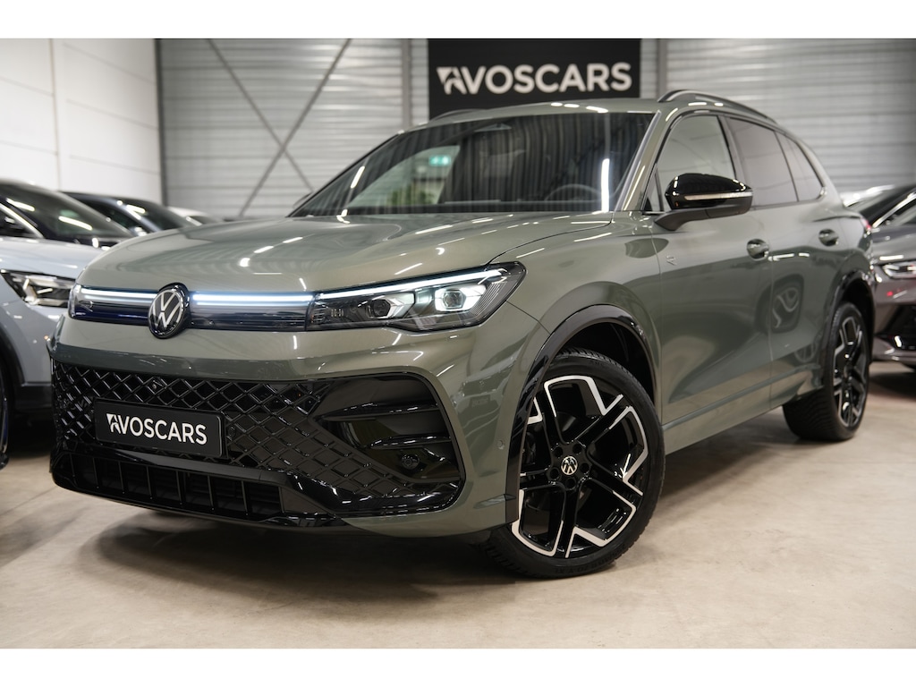 Volkswagen Tiguan 1.5 eTSI R-Line Edition * Trekhaak - Black Style - IQ Light HD Matrix - 360° Cam - Sfeer - Keyless - Blind Spot *