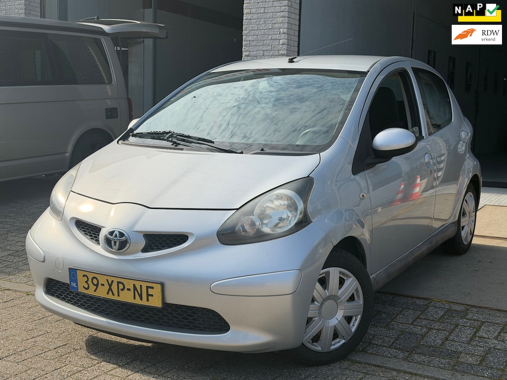 Toyota Aygo 1.0-12V +/ 5drs/ nap/ 1jaar apk/ goed onderhouden/ airco/ EL-ramen/ zeer nette auto.