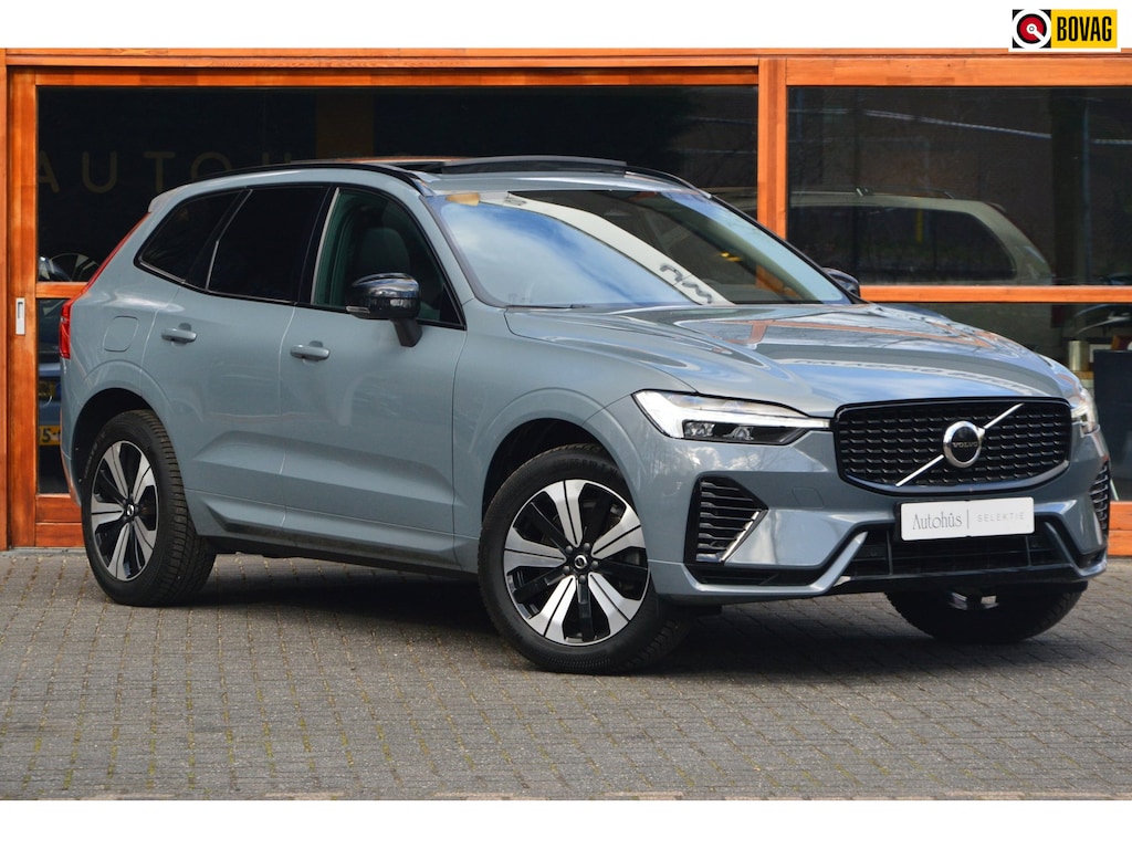Volvo XC60 T6 Hybride AWD Plus Dark LONG RANGE | 360° Camera | Panoramadak | Trekhaak | Stoel + Stuur Verwarmd | Memory |
