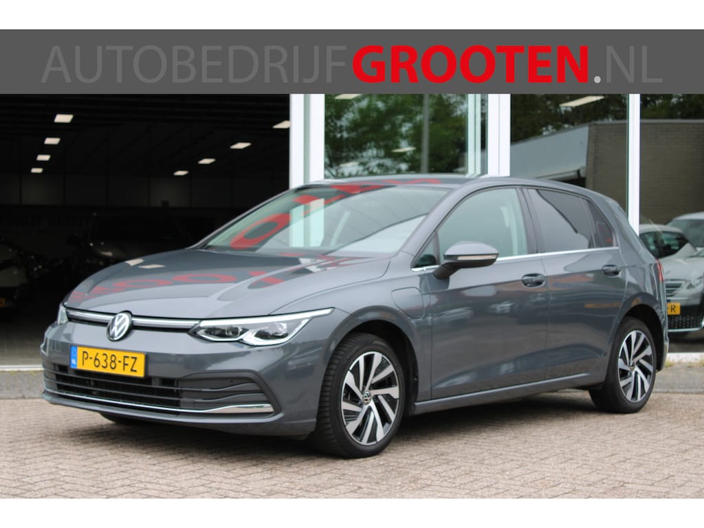 Volkswagen Golf 1.4 eHybrid Style//Navi//Camera//Plug-in!