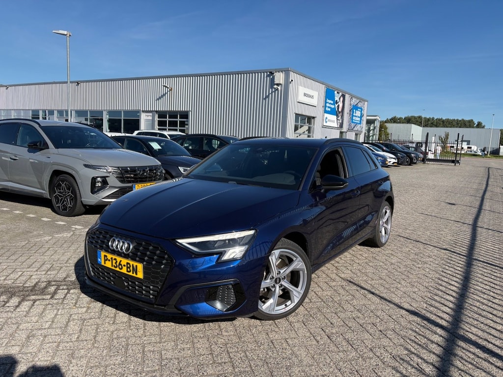 Audi A3 Sportback 40 TFSI e Edition l S-Line l Leder/Alcantara Int. l Stoelverwarming l Afn. Trekhaak l Parkeersensoren l 18" l Adapt. Cr Control l
