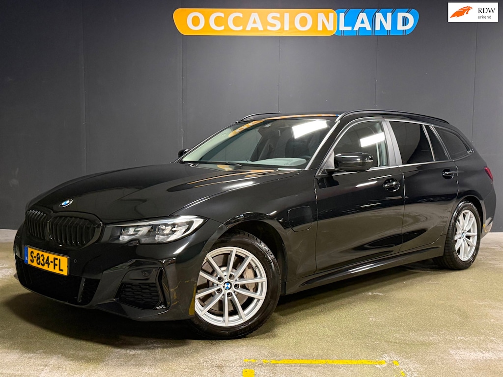 BMW 3-Serie Touring 330e Business Edition Plus|TREKHAAK|LED|CAMERA|CRUISE|LEDER|STOELV|CARPLAY|BLUETOOTH|NAVI|17INCH|