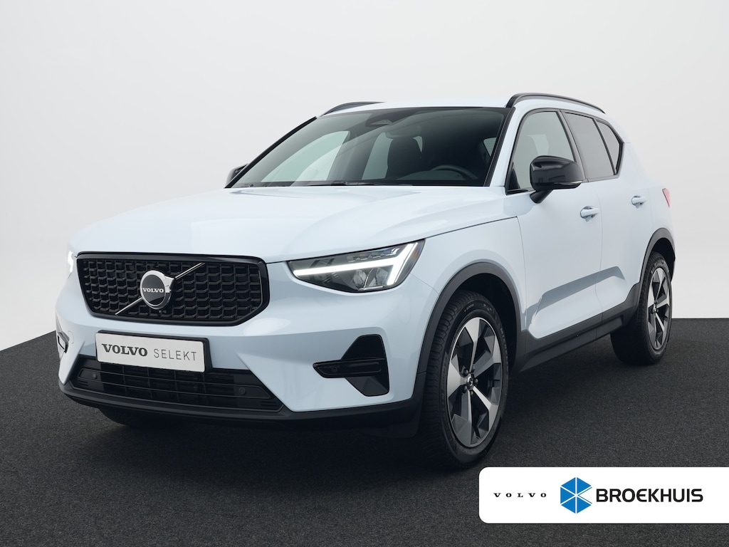 Volvo XC40 B4 Plus Dark | Harman/Kardon | Elek Stoelen | Camera | Trekhaak | All Season | Adaptive Cruise | BLIS | Pilot Assist