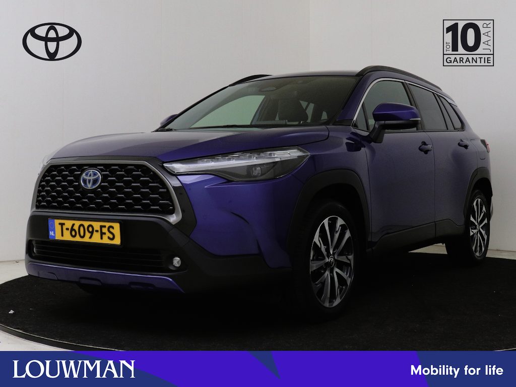 Toyota Corolla Cross 2.0 High Power Hybrid First Edition | Dealer Onderhouden | Dodehoek detectie | Half lederen bekleding | Stoelverwarming | Parkeersensoren voor+achter | Elektrische achterklep | Navigatie | Apple CarPlay/Android Auto |