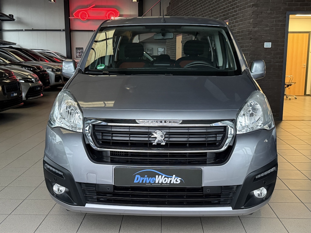 Peugeot Partner Tepee 1.2 PureTech Active Interesse in een bezichtiging of proefrit, bel of app met 06-24282842 / 06-42130156