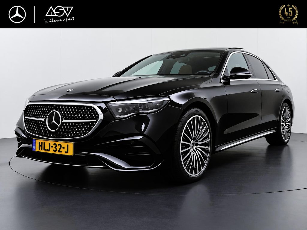Mercedes-Benz E-klasse 300 e 4MATIC AMG Line | Distronic Cruise Control | Panorama - Schuifdak | 20" Multispaaks AMG velgen | 360° Camera | Sfeerverlichting | Memory Seats | Digital Light Koplampen