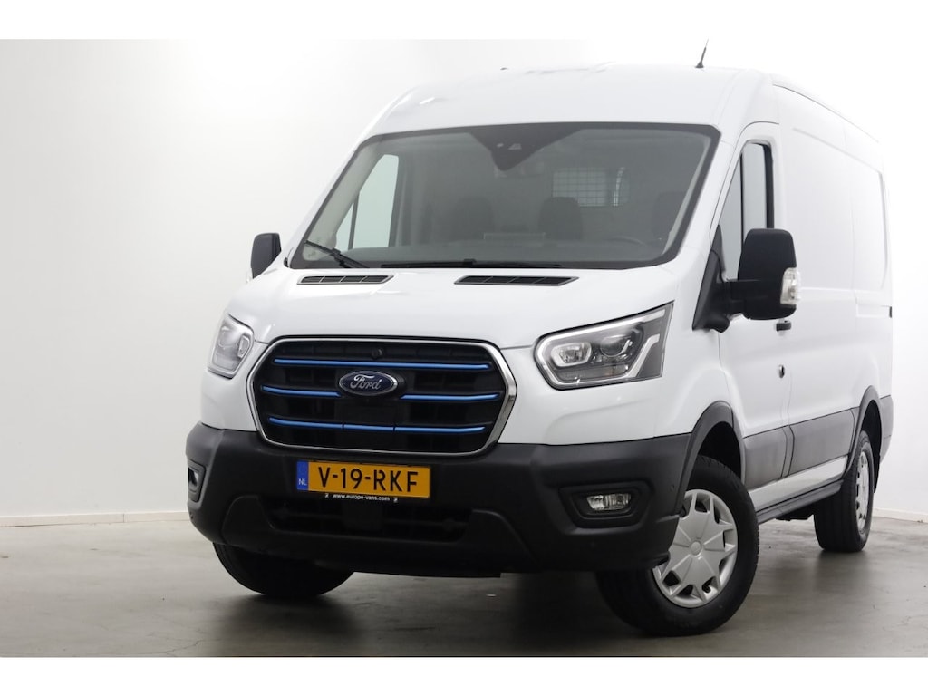 Ford E-Transit 350 L2H2 68 kWh 269pk Trend 100% Elektrisch LED/ACC/Snellader 115kW SOH 98,1% 04-2024