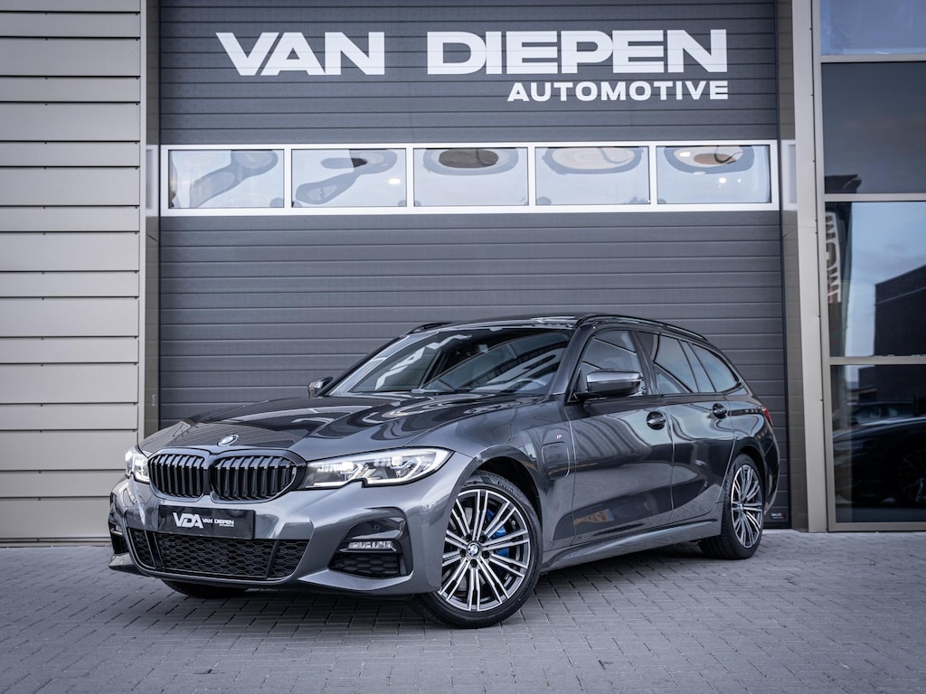 BMW 3-Serie Touring 330e High Executive - M-Sport l Laser l Pano l Trekhaak l HUD