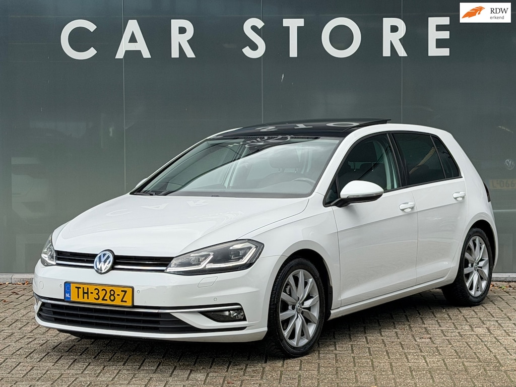 Volkswagen Golf 1.5 TSI Highline Business R Virtual / Pano / Camera