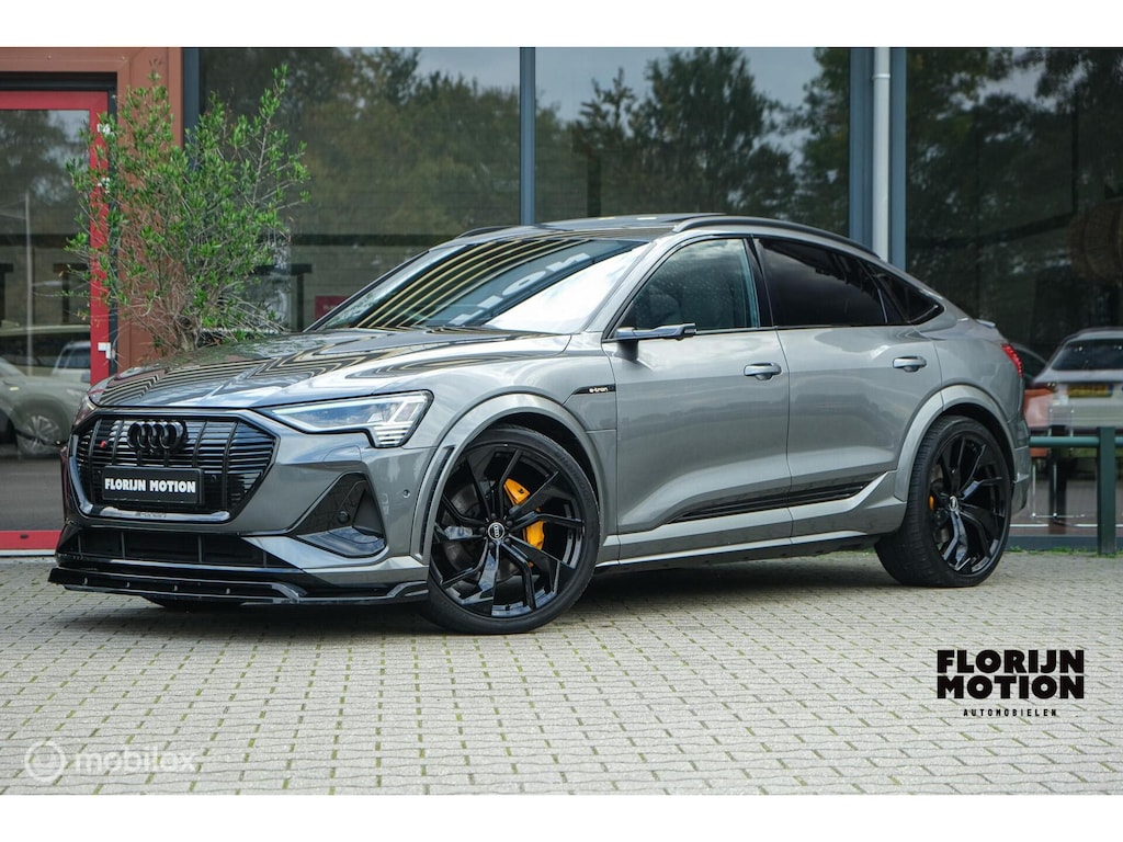 Audi e-tron Sportback 55 quattro S edition 95 kWh | HUD | Bang & Olufsen | RS-zetels | Nightvision | 23" velgen | Pano | 360 camera | Digital Matrix Led | Clima achterin | Stoel en stuurwielverw. | Unieke S Look