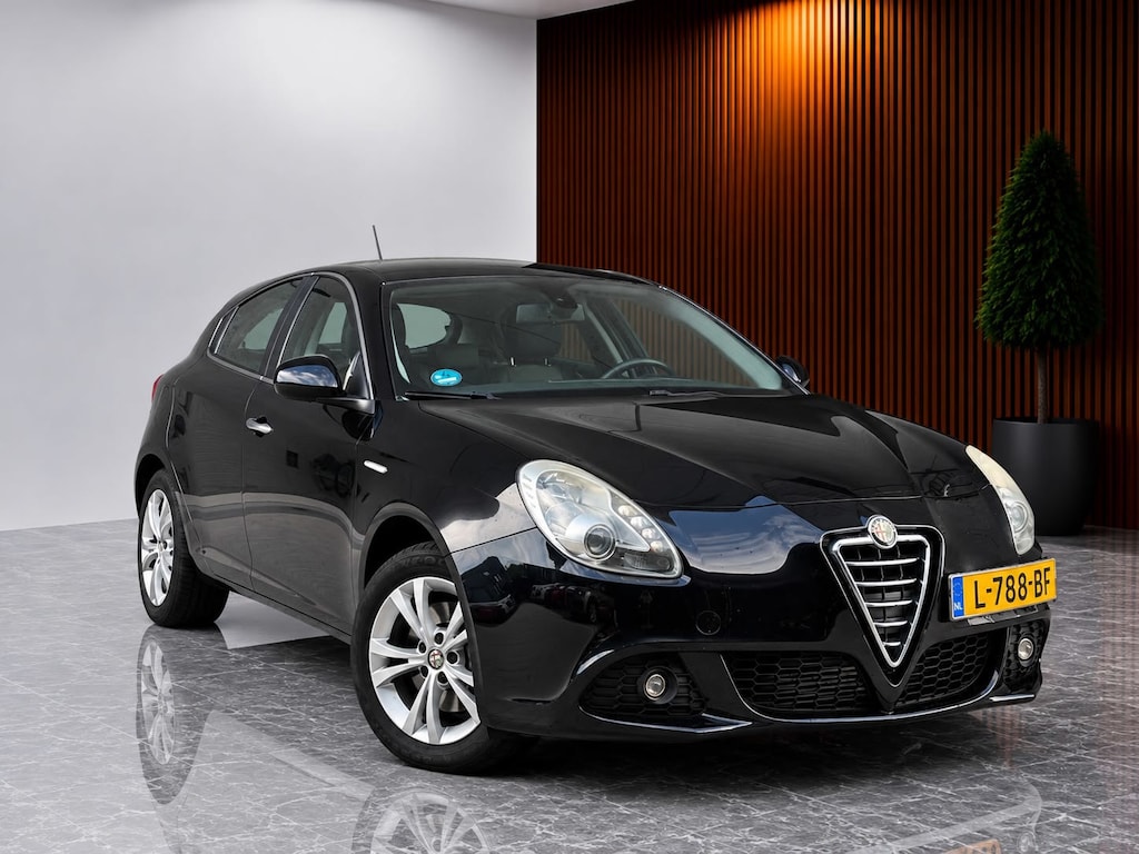 Alfa Romeo Giulietta 1.4 T Distinctive Sport 170PK! (FACTUUR ONDERHOUD, NIEUWE RIEM, DNA KNOP, MULTIMEDIA, ZEER GOED ONDH ETC.!)