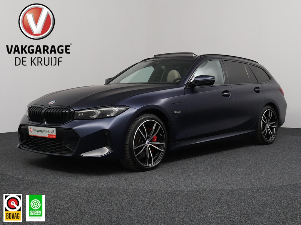 BMW 3-Serie Touring 330e xDrive M | Uniek! | Trekhaak | Panoramadak | Camera!