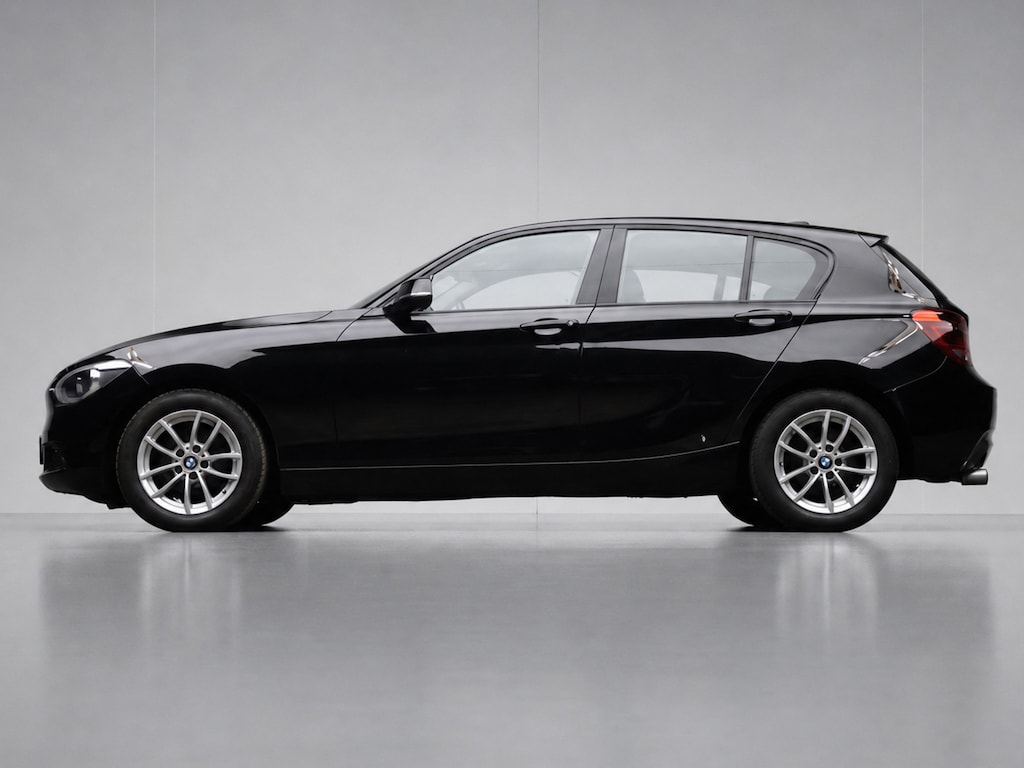 BMW 1-Serie 116i Business+ Sport (NAVI,STOELVERWARMING,XENON,CRUISE,PDC,BLUETOOTH,LEDER,SPORTSTOELEN,LM VELGEN,NETTE STAAT)