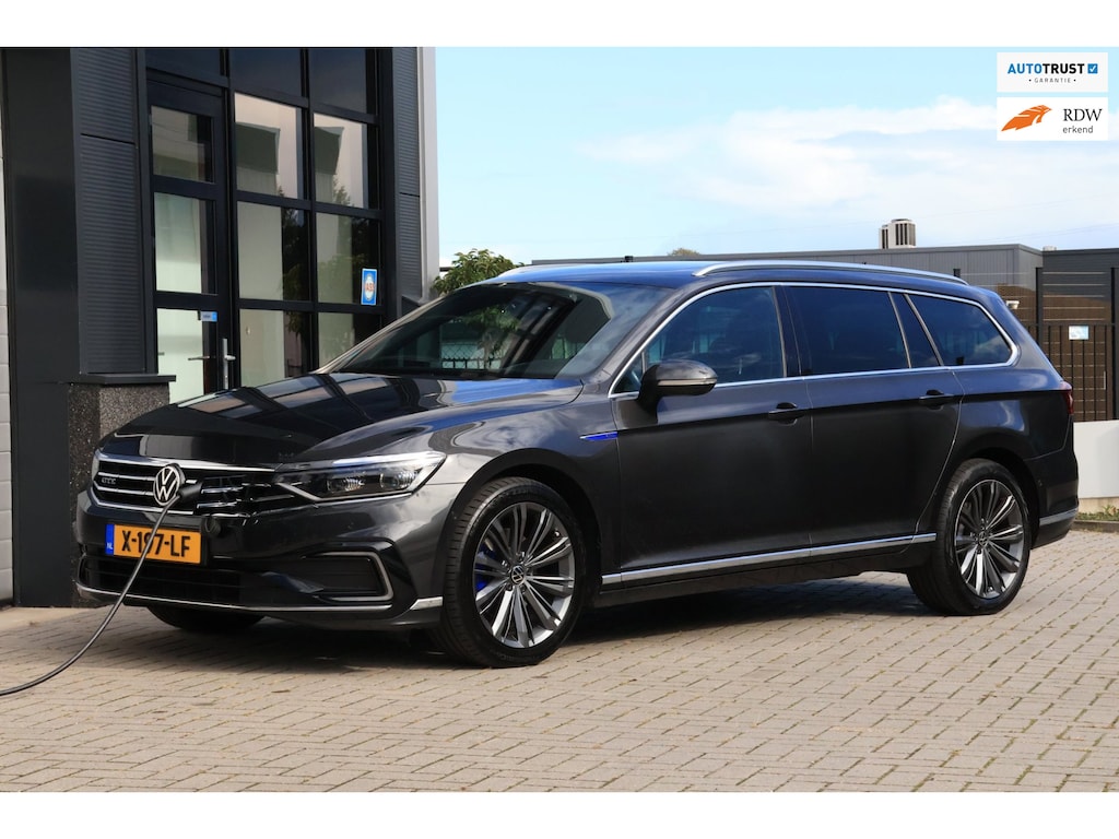 Volkswagen Passat Variant 1.4 TSI GTE | PANO | DCC | LED | MASSAGE | VOL OPTIES!