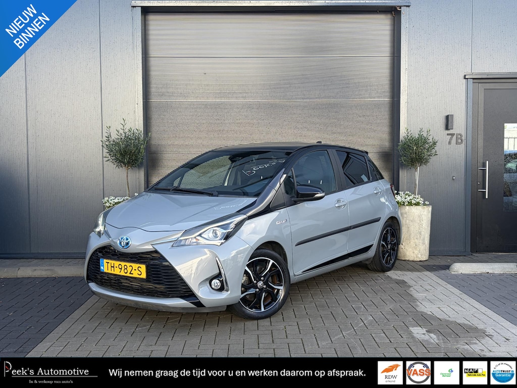 Toyota Yaris 1.5 Hybrid Bi-Tone Plus | Climate | Cruise | Panoramadak | PDC | Achteruitrijcamera | Navigatie | Bomvolle auto! | Eerste Eigenaar!!!