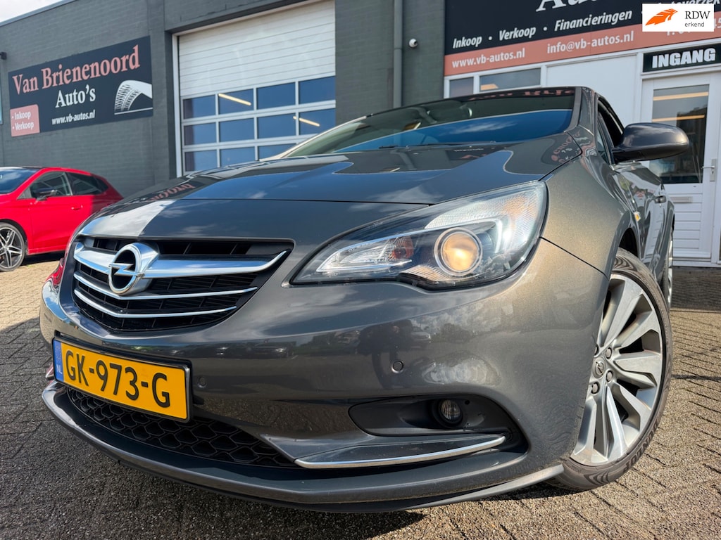 Opel Cascada 1.6 Turbo Cosmo Cabrio met leer en parkeersensoren en navigatie en bluetooth telefoon en airco